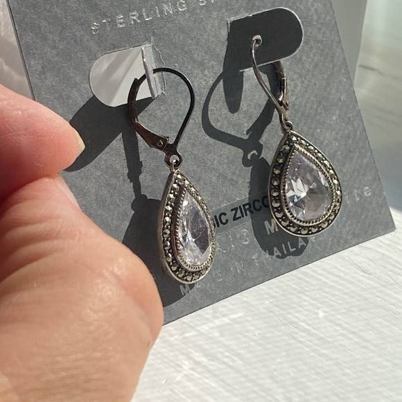 Marc Jacob’s earrings - Picture 2 of 3